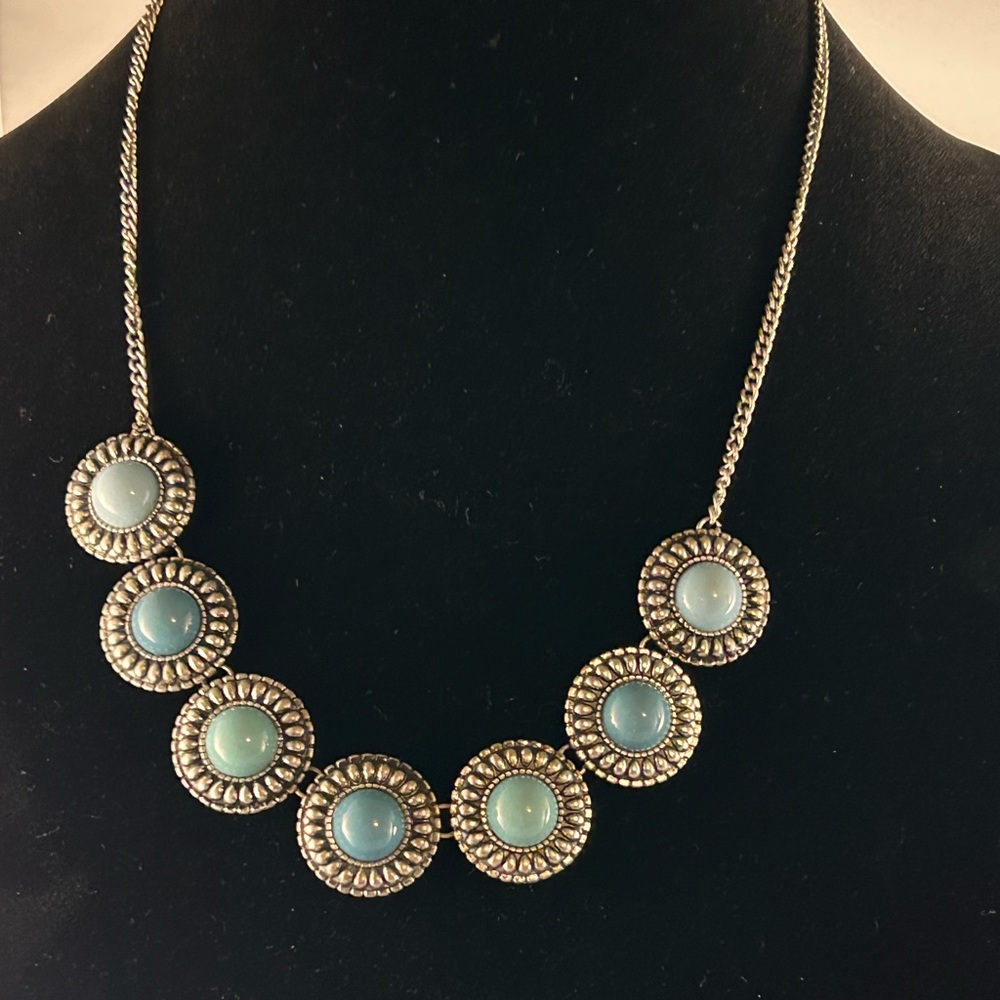 Necklace and bracelet in blues colors.